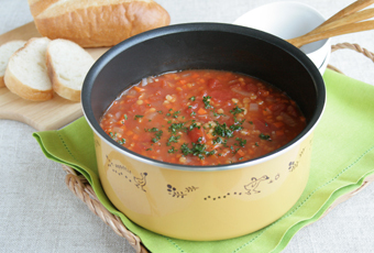レンズ豆のスープ（取っ手のとれる調理器具）